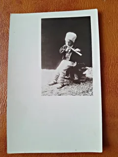 Fotografie tip Carte postala, copil cantand la tilinca, perioada interbelica, necirculata