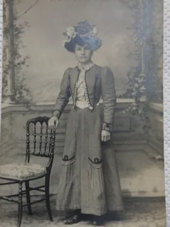 Fotografie tip Carte postala, Doamna din inalta societate, perioada interbelica