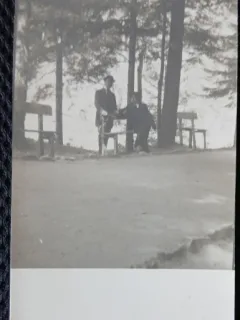 Fotografie tip Carte Postala, Doi barbati la plimbare prin padure, perioada interbelica