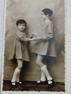 Fotografie tip Carte postala, Doua fetite, 1935