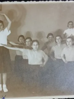 Fotografie tip Carte Postala, Elevi la ora de sport, 1934-1935