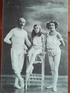 Fotografie tip carte postala, Familia Tinzeretty, perioada interbelica