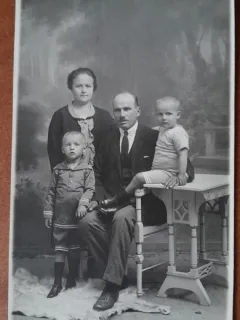 Fotografie tip carte postala, familie, 1926