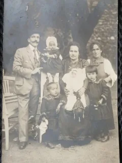 Fotografie tip Carte Postala, Familie cu copii, 1922