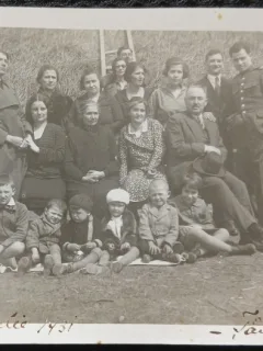 Fotografie tip Carte Postala, Familie, impreuna la Tandarei, 1931