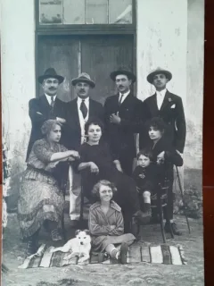 Fotografie tip carte postala, familie reunita, 1922