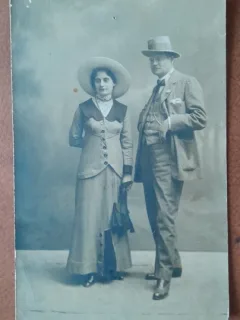 Fotografie tip carte postala, femeie si barbat, 1912