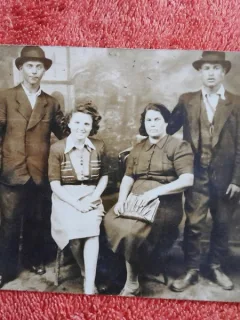 Fotografie tip carte postala, fotografie de familie, perioada interbelica