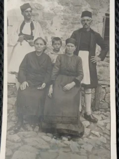 Fotografie tip Carte Postala, Grecia, grup de cinci persoane, perioada interbelica