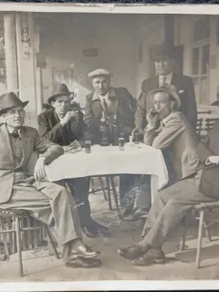 Fotografie tip Carte Postala, Grup de barbati la terasa Restaurantului Baneasa, 1933