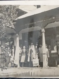 Fotografie tip Carte Postala, Grup de barbati si femei la tara, Romania, perioada interbelica