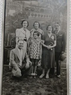 Fotografie tip Carte postala, Grup de prieteni la balci, 1938