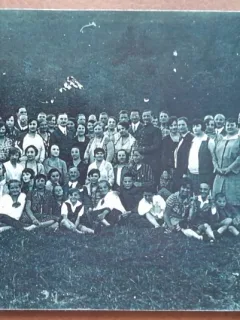 Fotografie tip carte postala, intalnire la Sovata Bai, printre participanti Iuliu Maniu, 1928