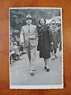 Fotografie tip Carte Postala, la plimbare prin Calimanesti, necirculata