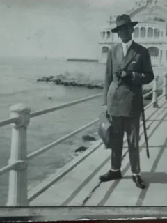 Fotografie tip carte postala, la plimbare prin Constanta, 1928
