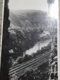 Fotografie tip carte postala, linie de tren prin munti, Romania, perioada interbelica