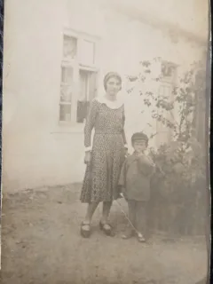 Fotografie tip Carte Postala, Mama cu baietelul, 1930
