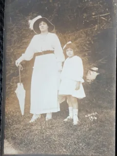 Fotografie tip Carte postala, Mama du fetita la Govora, 1916