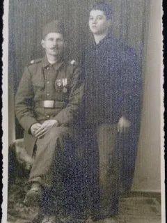 Fotografie tip Carte Postala, Militar cu fiul sau, perioada interbelica