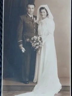 Fotografie tip Carte Postala, Militar cu mireasa sa, 1941