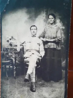 Fotografie tip carte postala, militar cu sotia, perioada interbelica