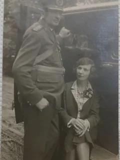 Fotografie tip Carte Postala, Militar cu sotia, perioada interbelica