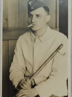 Fotografie tip carte postala, militar fumand, perioada interbelica