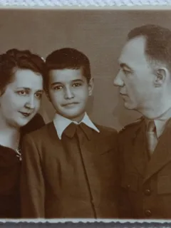 Fotografie tip Carte postala, Militare cu sotia si fiul, 1941