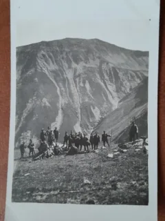 Fotografie tip carte postala, militari in Bucegi, perioada interbelica
