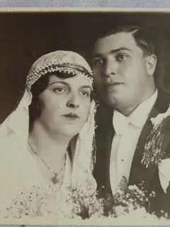 Fotografie tip carte postala, mire si mireasa, 1931