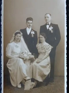 Fotografie tip Carte Postala, Mire si mireasa cu nasii, 1939