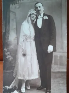 Fotografie tip carte postala, mire si mireasa, perioada interbelica