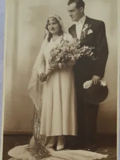 Fotografie tip carte postala, mire si mireasa, perioada interbelica