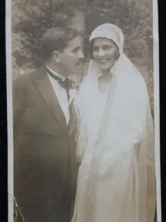 Fotografie tip Carte Postala, Mire si mireasa, perioada interbelica