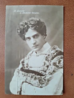 Fotografie tip carte postala, N. Leonard, in piesa Studentul Cersetor, inceput de secol XX