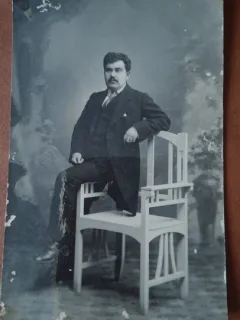 Fotografie tip carte postala, necirculata, barbat cu mustata, perioada interbelica