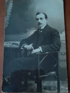 Fotografie tip carte postala, necirculata, barbat cu mustata, perioada interbelica