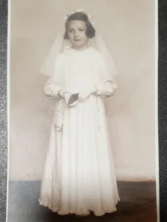 Fotografie tip carte postala, necirculata, fetita catolica la Sfanta Prima  Impartasanie, 1940