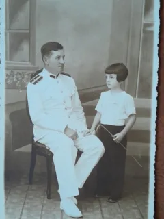 Fotografie tip carte postala, necirculata, militar cu fetita, 1937