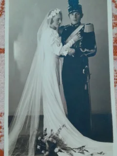 Fotografie tip carte postala, necirculata, militar cu mireasa sa, inceput de secol XX