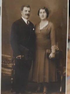 Fotografie tip carte postala, necircullata, sot si sotie, perioada interbelica