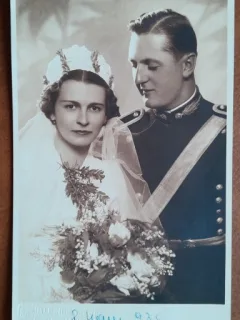 Fotografie tip carte postala, ofiter cu mireasa sa, 1938