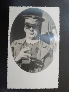 Fotografie tip carte postala, ofiter