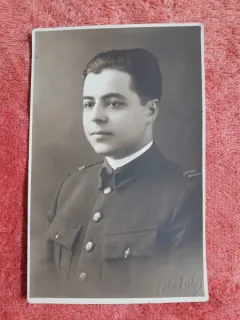 Fotografie tip carte postala, ofiter, perioada interbelica