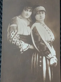 Fotografie tip Carte Postala, Port de Tulghes si Banat, 1920