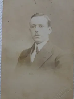 Fotografie tip Carte Postala, Portret de barbat, perioada interbelica