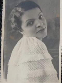 Fotografie tip Carte Postala, Portret de femeie, perioada interbelica