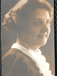 Fotografie tip Carte Postala, Portretul unei doamen, 1937