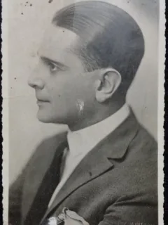 Fotografie tip Carte Postala, Profil de barbat, perioada interbelica