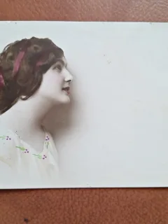Fotografie tip carte postala, profil de femeie, 1913